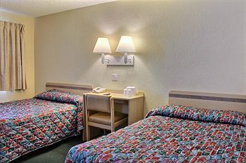 Motel 6 Bakersfield Convention Center