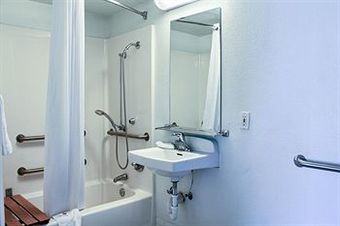 Motel 6 Bakersfield Convention Center