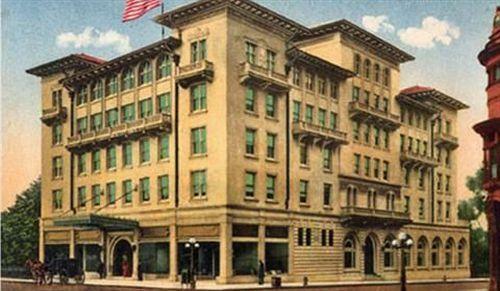Hotel Shattuck Plaza