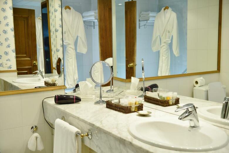 Las Hayas Resort Hotel