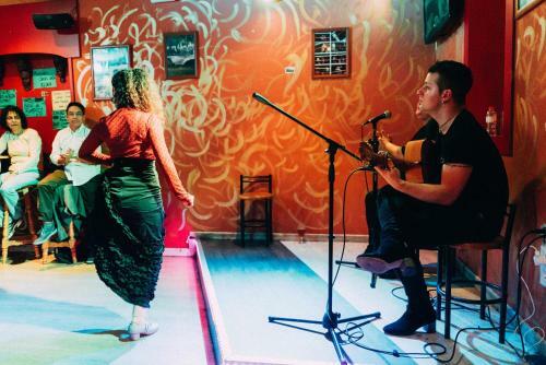 Black Swan Hostel