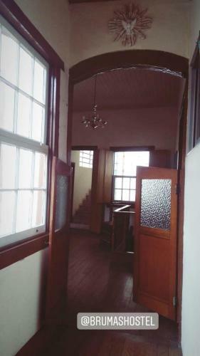 Brumas Hostel