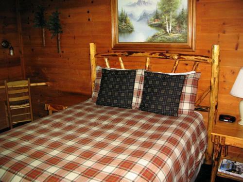 Cozy Hollow Lodge