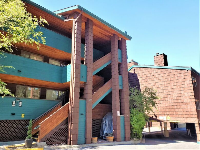 Hotel Snow Lake Lodge