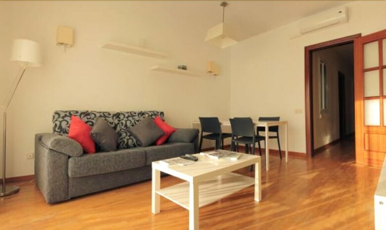Alguera Apartments Napols