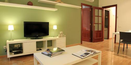 Alguera Apartments Napols