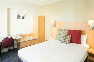 Ibis World Square Hotel