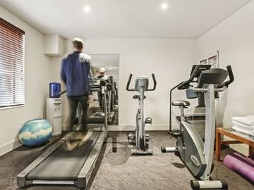 Ibis World Square Hotel