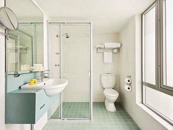 Ibis World Square Hotel