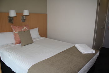 Ibis World Square Hotel