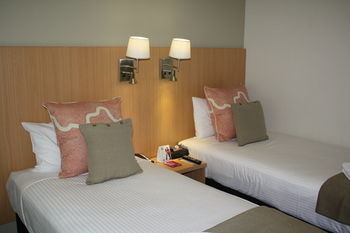 Ibis World Square Hotel