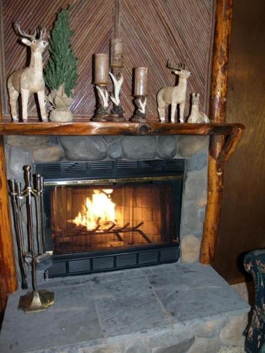 Goldmine Lodge & Black Bear Cottages
