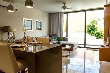 Aparthotel Anah Suites