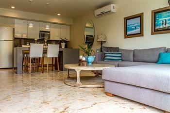 Aparthotel Anah Suites