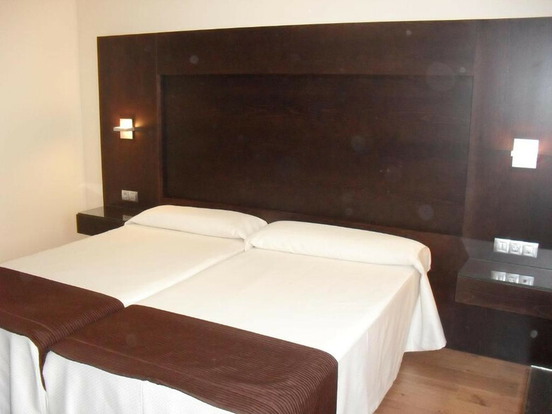 Hostal Hotel Anabel Baza