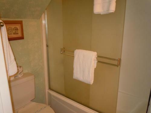 Two-bedroom Plus Den Premier Unit #30 By Escape For All Seasons
