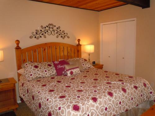 Two-bedroom Plus Den Premier Unit #30 By Escape For All Seasons