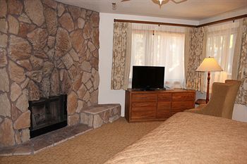 Getaways At Snow Lake Lodge