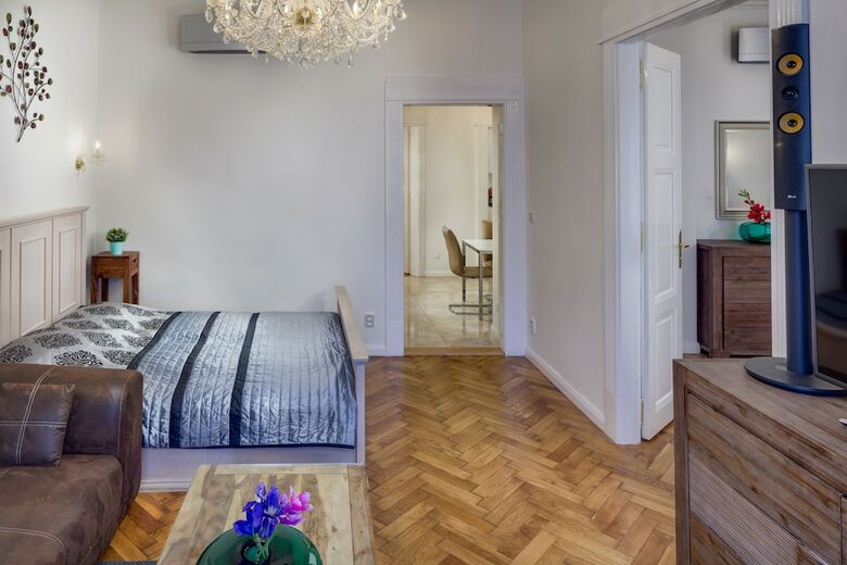 Selinor Old Town Apartments