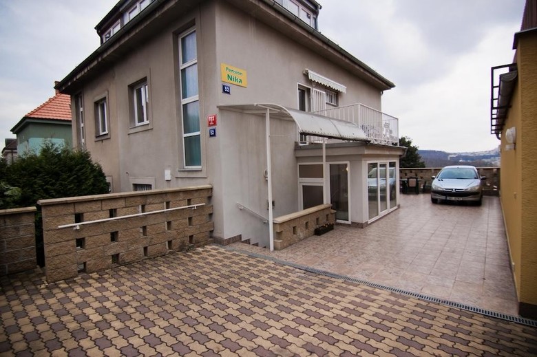 Hostal Pension Nika