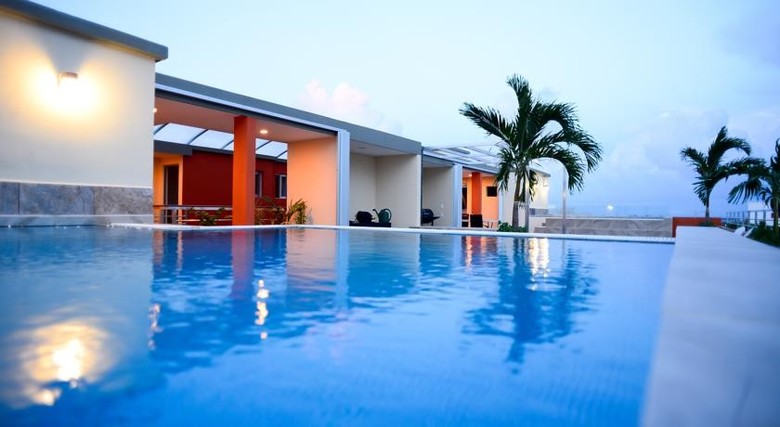 Sunrise 42 Suites Hotel