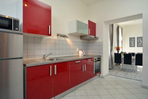 Navratilova Apartments