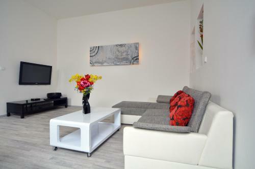 Navratilova Apartments