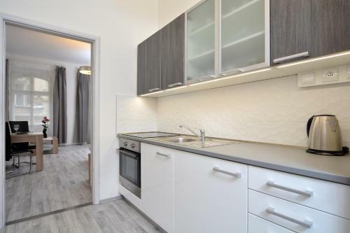 Navratilova Apartments