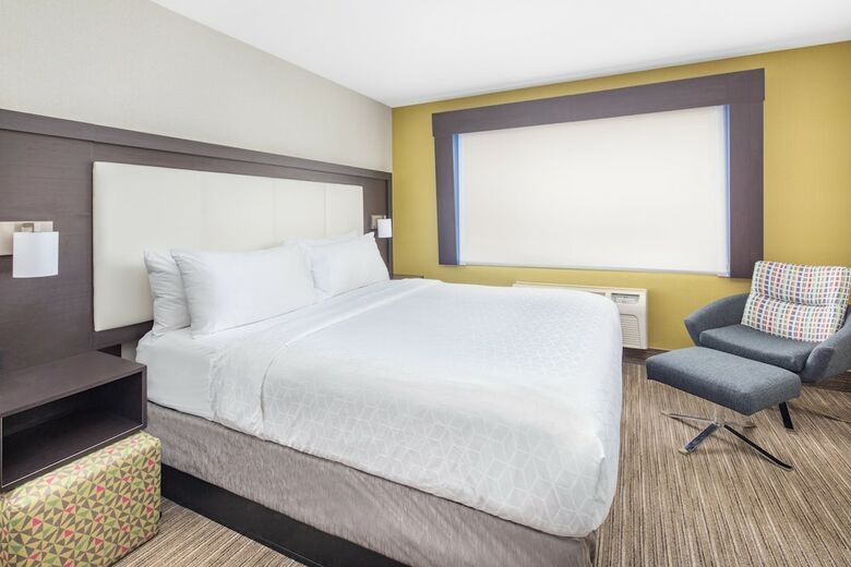 Holiday Inn Express Hotel & Suites Bishop