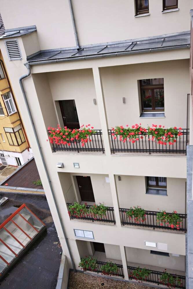 Hotel Pure White