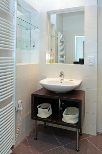 Apartment - The Modern Flat