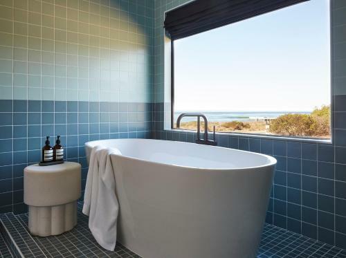 Hotel White Water