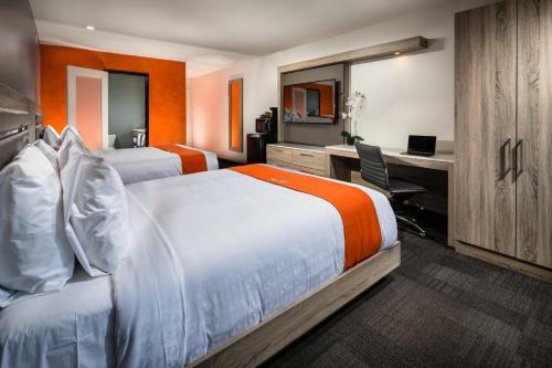 Canoga Hotel At Warner Center
