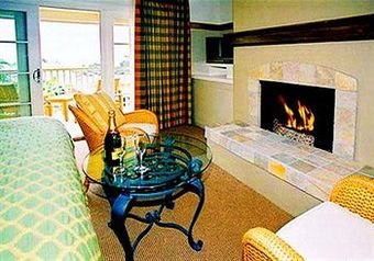 Hotel Tradewinds Carmel