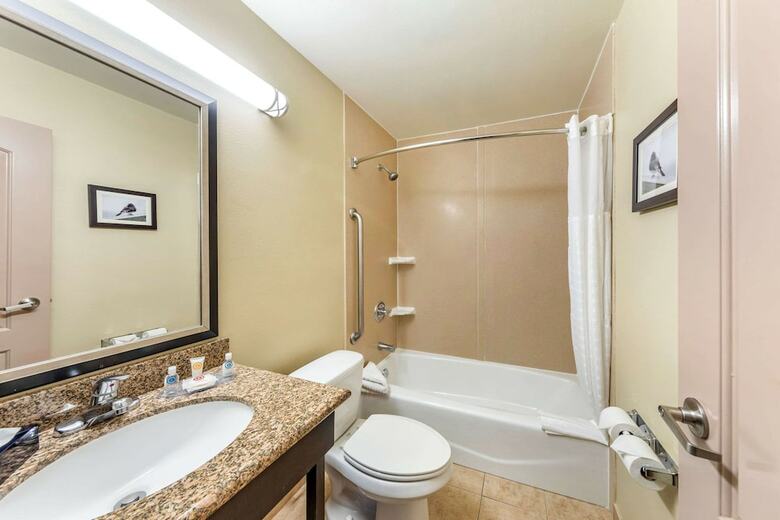Hotel Comfort Inn And Suites Colton