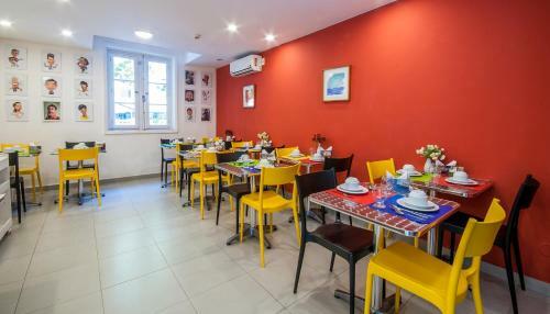 Hostal Leblon All Suites