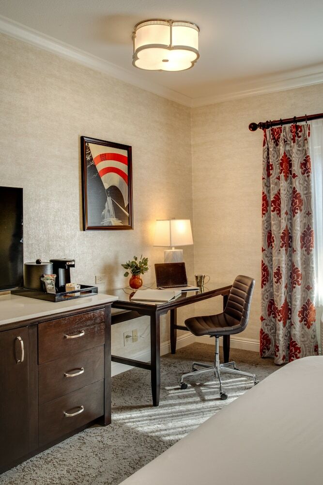 Ayres Hotel & Suites Costa Mesa/newport Beach
