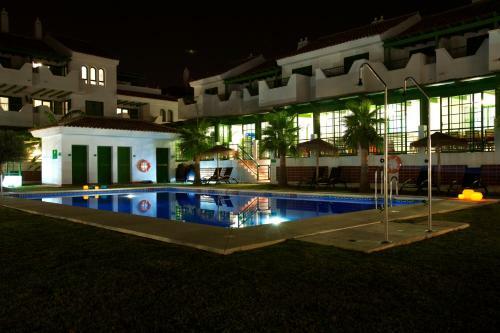 Apartamentos Pueblo El Goleto Aptos.