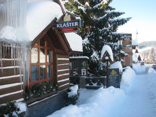 Hostal Penzion U Zast�vky