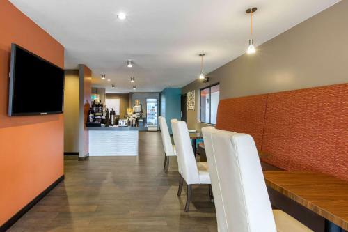 The Blvd Hotel