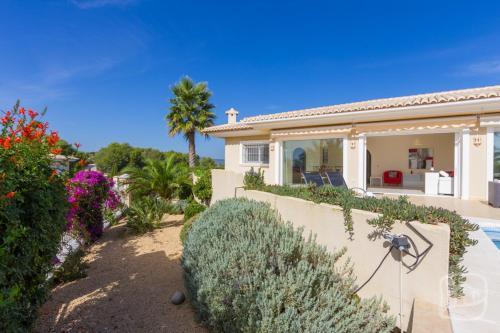 Holiday Villa La Corona