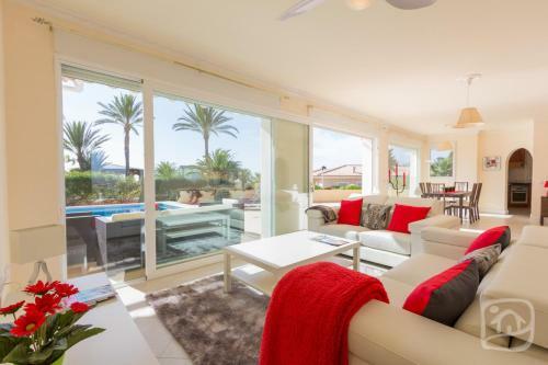 Holiday Villa La Corona