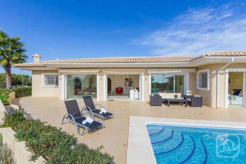 Holiday Villa La Corona