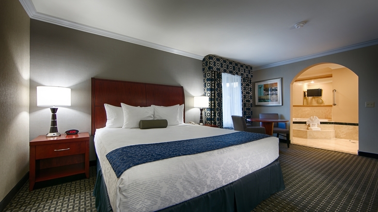 Best Western Plus Marina Shores Hotel - Dana Point