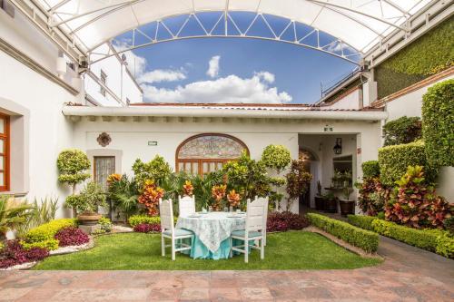 Hotel Dos Patios