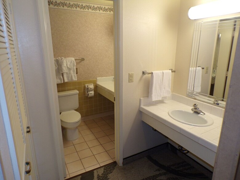 Hotel Piccadilly Inn Airport