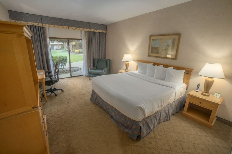 Hotel Piccadilly Inn Airport