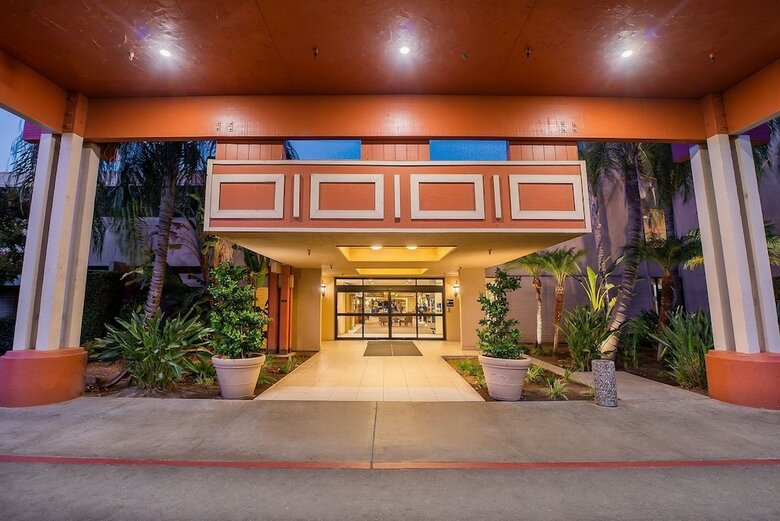 Hotel Piccadilly Inn Airport