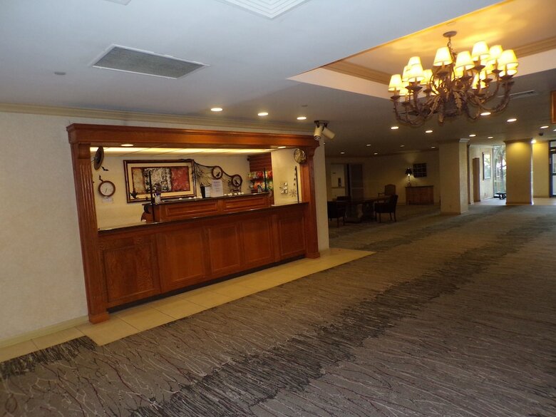 Hotel Piccadilly Inn Airport