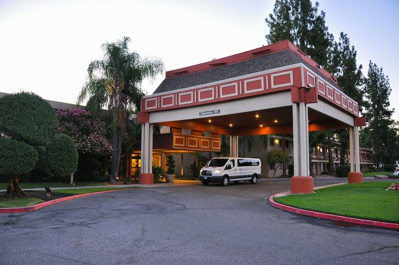 Hotel Piccadilly Inn Airport